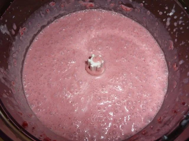 Rezept: Erdbeereis von Gina-Anna =1000 ML Bild Nr. 3 Erdbeereis von Gina-Anna =1000 ML - Rezept - Bild Nr. 3