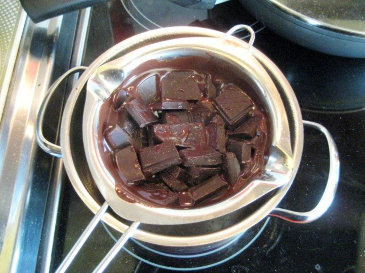 Gugelhupf mit Schokolade - Rezept - Bild Nr. 7