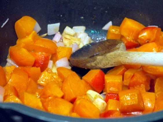 Handgemachte Spaghetti mit Tomaten-Aprikosen-Sugo - Rezept - Bild Nr. 5