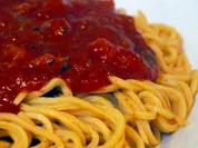 Rezept: Handgemachte Spaghetti mit Tomaten-Aprikosen-Sugo Handgemachte Spaghetti mit Tomaten-Aprikosen-Sugo - Rezept