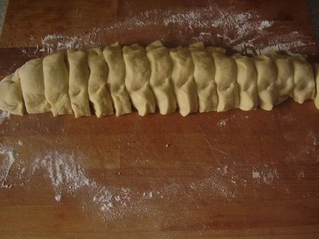 Buchteln mit Rhabarberkompott und Vanillinsauce - Rezept - Bild Nr. 9