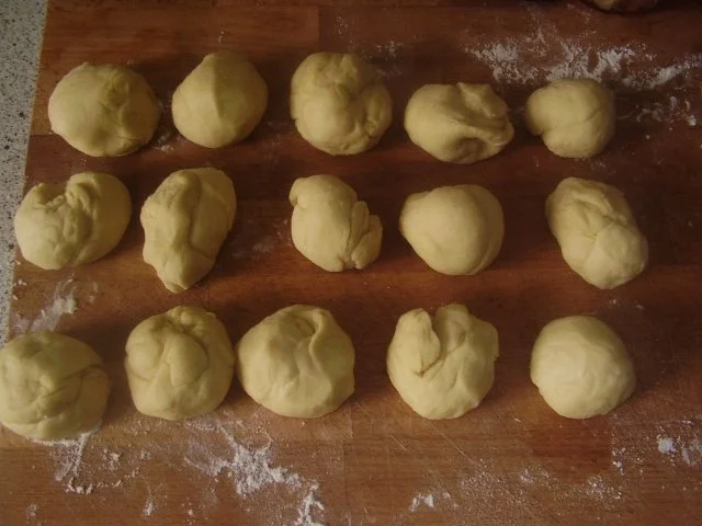 Buchteln mit Rhabarberkompott und Vanillinsauce - Rezept - Bild Nr. 10