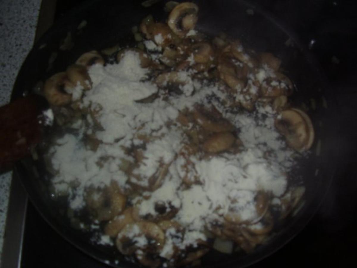 Putenschnitzel mit Pilzrahm und Frühkartoffeln - Rezept - Bild Nr. 7