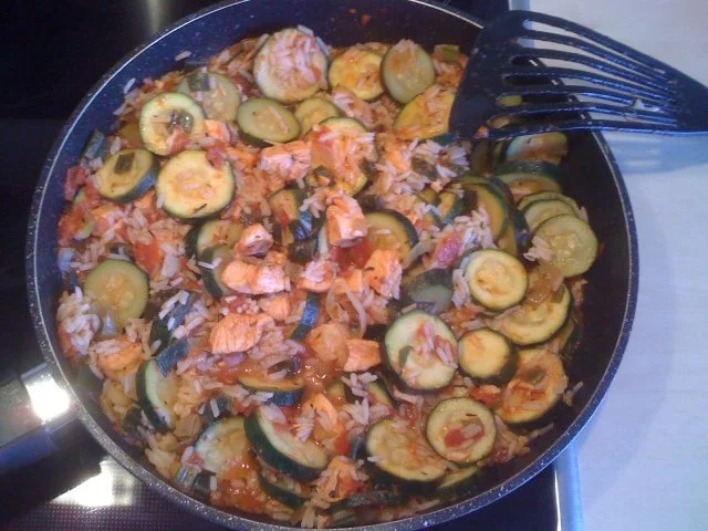 Rezept: Leo´s Zucchini-Lachs-Pfanne Leo´s Zucchini-Lachs-Pfanne - Rezept