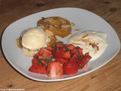 Rezept: Karamellisierte Ananas an Erdbeersalat Karamellisierte Ananas an Erdbeersalat - Rezept