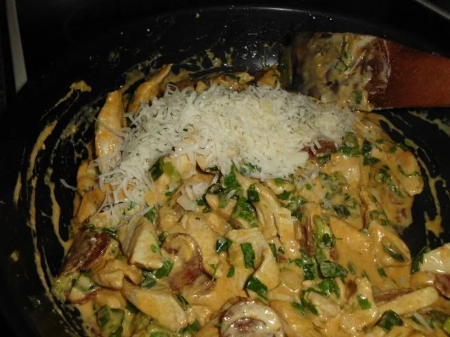 Hähnchen mit scharfem Paprikaknacker in einer Kresse-Basilikum-Rahmsauce - Rezept - Bild Nr. 16