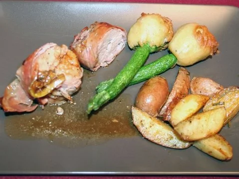 Gefülltes Schweinefilet, frittierte Zucchini und Kartoffeln - Rezept