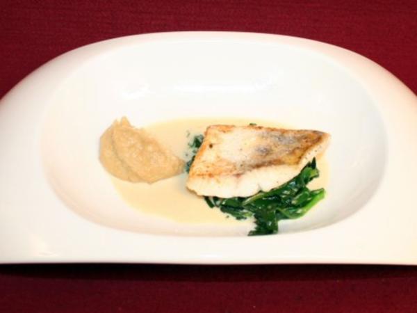 Zanderfilet auf Blattspinat mit Topinamburpüree und Mignonetten Soße ...