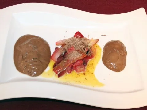 Lauwarme Früchte mit Weißweinschaumsoße - Rezept