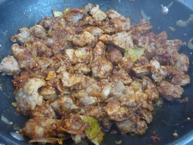 Rezept: Schwein : Gulasch vom Schweinehals (Kamm) Bild Nr. 12 Schwein : Gulasch vom Schweinehals (Kamm) - Rezept - Bild Nr. 12