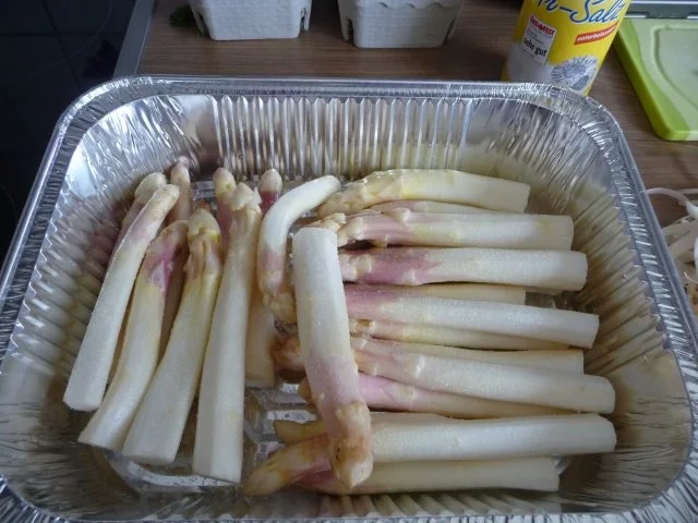 Beilagen : Spargelspitzen aus der Assiette mit Salzkartoffeln an Petersiliensoße - Rezept - Bild Nr. 5