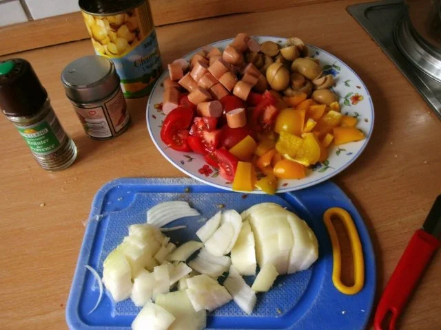 Rezept: Würstchen -Gurkenschmorpfännchen Bild Nr. 2 Würstchen -Gurkenschmorpfännchen - Rezept - Bild Nr. 2