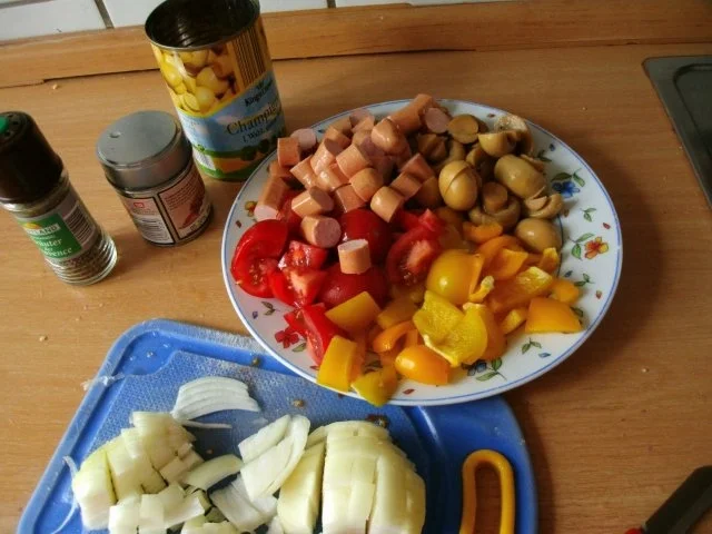 Rezept: Würstchen -Gurkenschmorpfännchen Bild Nr. 3 Würstchen -Gurkenschmorpfännchen - Rezept - Bild Nr. 3