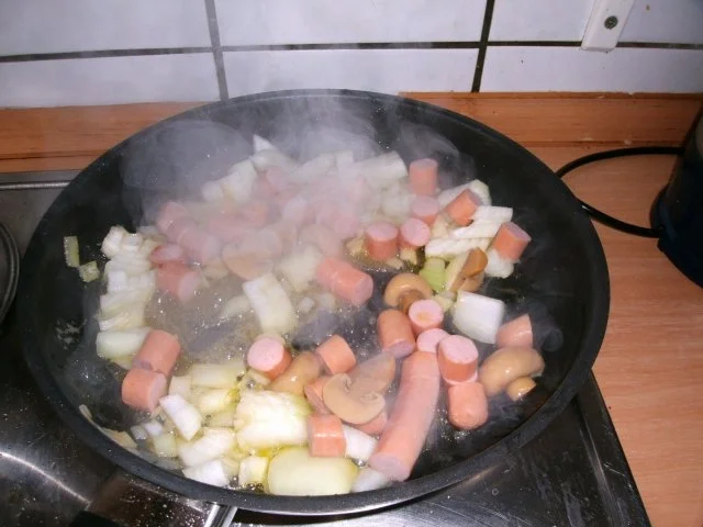 Rezept: Würstchen -Gurkenschmorpfännchen Bild Nr. 4 Würstchen -Gurkenschmorpfännchen - Rezept - Bild Nr. 4