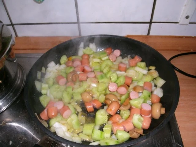 Rezept: Würstchen -Gurkenschmorpfännchen Bild Nr. 5 Würstchen -Gurkenschmorpfännchen - Rezept - Bild Nr. 5