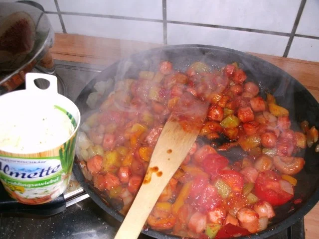 Rezept: Würstchen -Gurkenschmorpfännchen Bild Nr. 6 Würstchen -Gurkenschmorpfännchen - Rezept - Bild Nr. 6