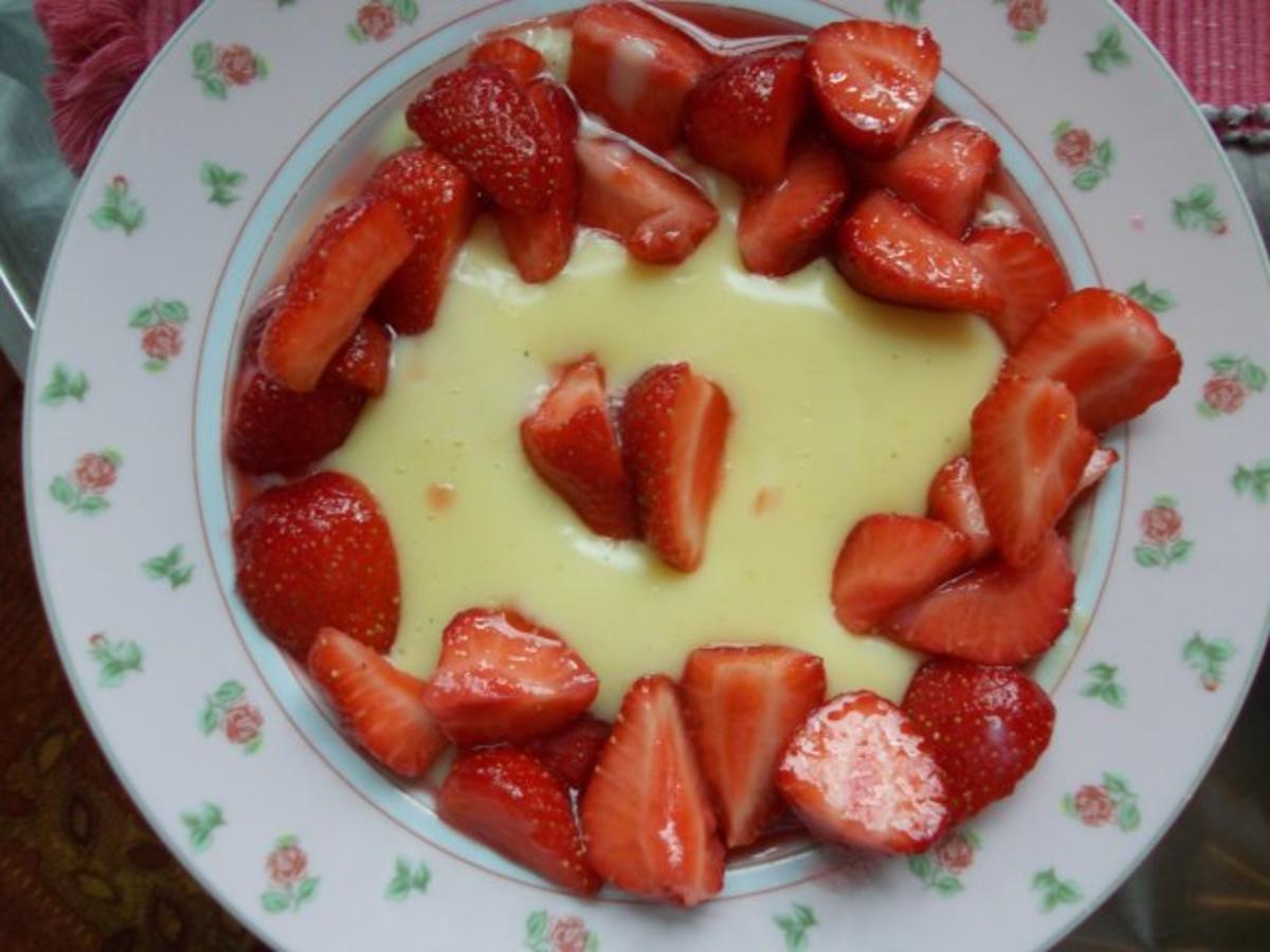 Vanillepudding mit Rabarberkompott oder frischen Erdbeeren...... - Rezept - Bild Nr. 3