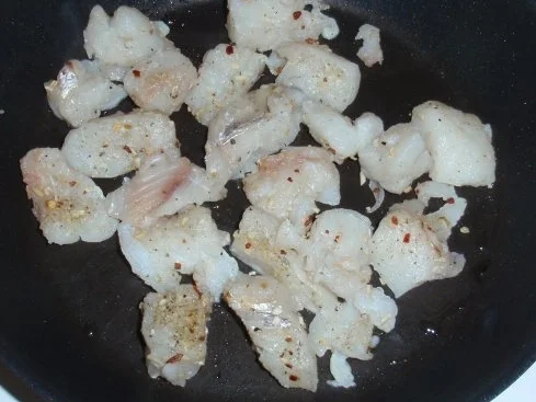 Rezept: Pikant scharfes Zanderfilet mit Bratkartoffeln Bild Nr. 5 Pikant scharfes Zanderfilet mit Bratkartoffeln - Rezept - Bild Nr. 5