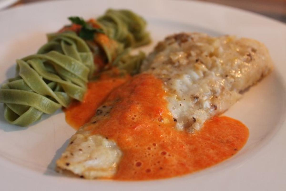 Fisch mit Paprikaschaum und grünen Bandnudeln - Rezept - kochbar.de