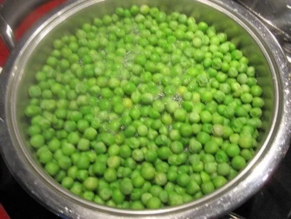 Schulterbraten an Kartoffelstreifen und Erbsen à la Biggi - Rezept - Bild Nr. 11