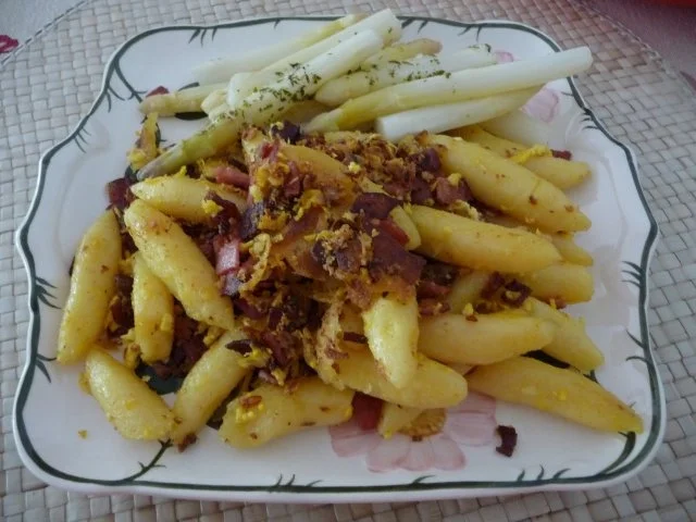 Fixe Küche : Schupfnudel - Pfanne mit Spargelspitzen - Rezept