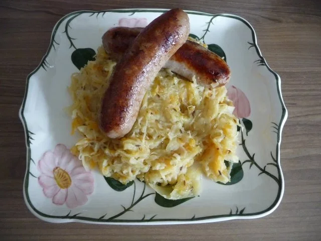 Rezept: Fixe Küche : Kartoffelsauerkraut mit Würstchen Fixe Küche : Kartoffelsauerkraut mit Würstchen - Rezept