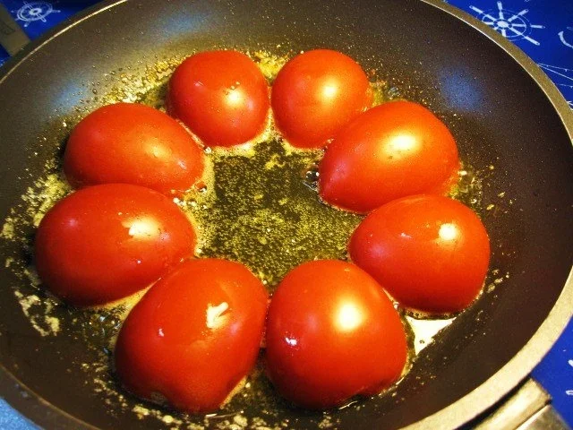 Rezept: Pfannen-Tomaten ... Pfannen-Tomaten ... - Rezept