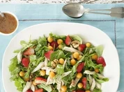 Geräucherter Rooibos-Hähnchensalat mit Erdbeeren - Rezept
