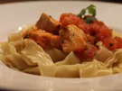 Rezept: Pasta mit Lachs in Tomaten Pasta mit Lachs in Tomaten - Rezept
