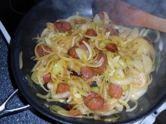 Omelette aus Ungarn mit der zweiten Hälfte vom ungarischen Paprikaknacker - Rezept - Bild Nr. 2