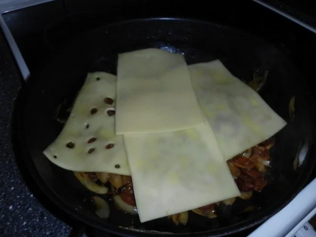 Omelette aus Ungarn mit der zweiten Hälfte vom ungarischen Paprikaknacker - Rezept - Bild Nr. 6