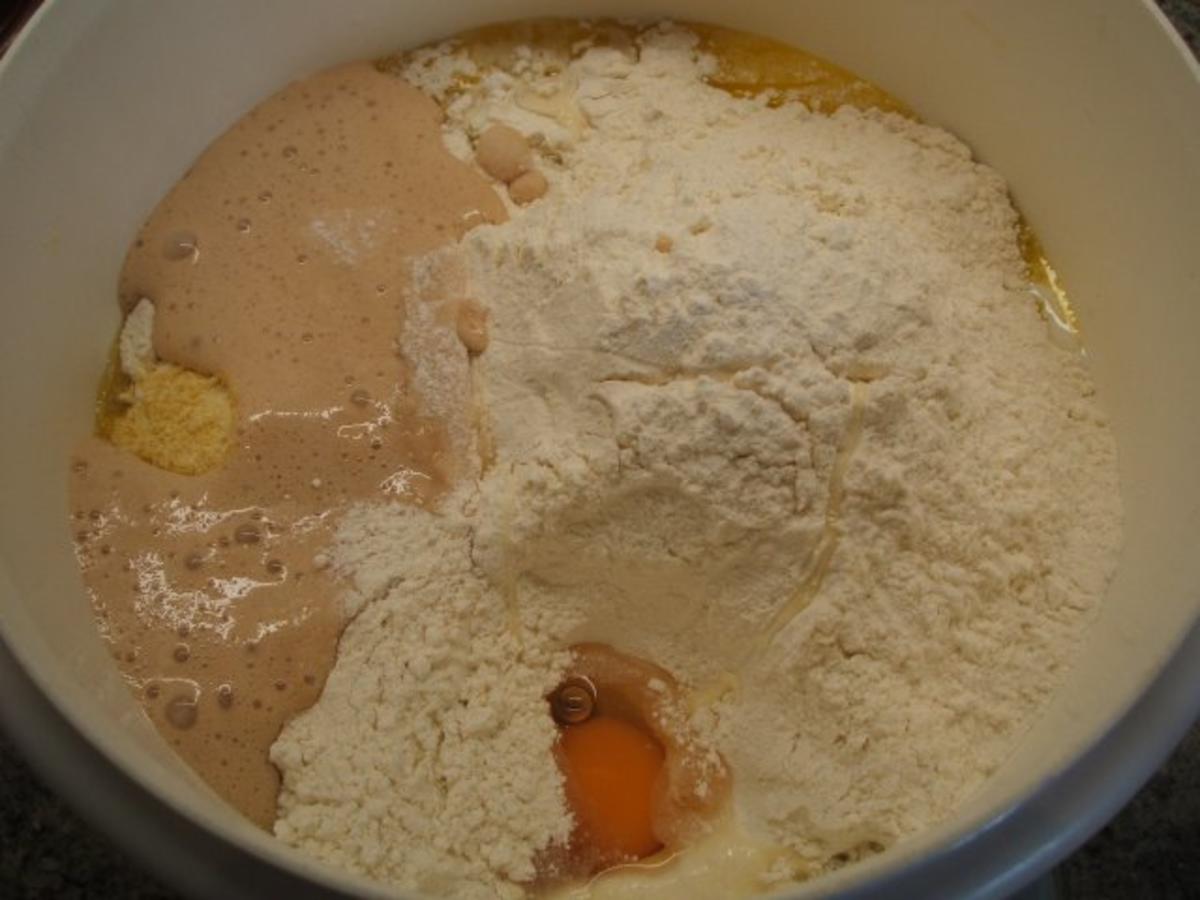 Backen: Zupfgugelhupf mit frischen Marillen (Aprikosen) - Rezept - Bild Nr. 6