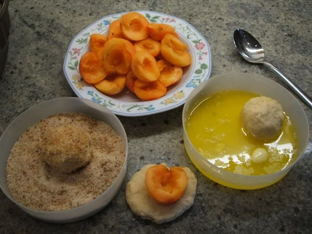 Rezept: Backen: Zupfgugelhupf mit frischen Marillen (Aprikosen) Bild Nr. 8 Backen: Zupfgugelhupf mit frischen Marillen (Aprikosen) - Rezept - Bild Nr. 8