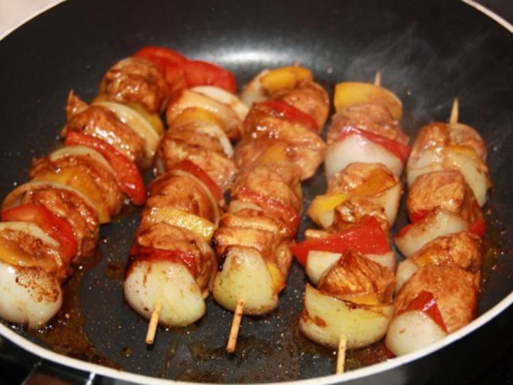 Bunter Hähnchen Puten Spieß in Honig Teriyaki Marinade - einfach - von ... Bunter Hähnchen Puten Spieß in Honig Teriyaki Marinade - einfach - von ...