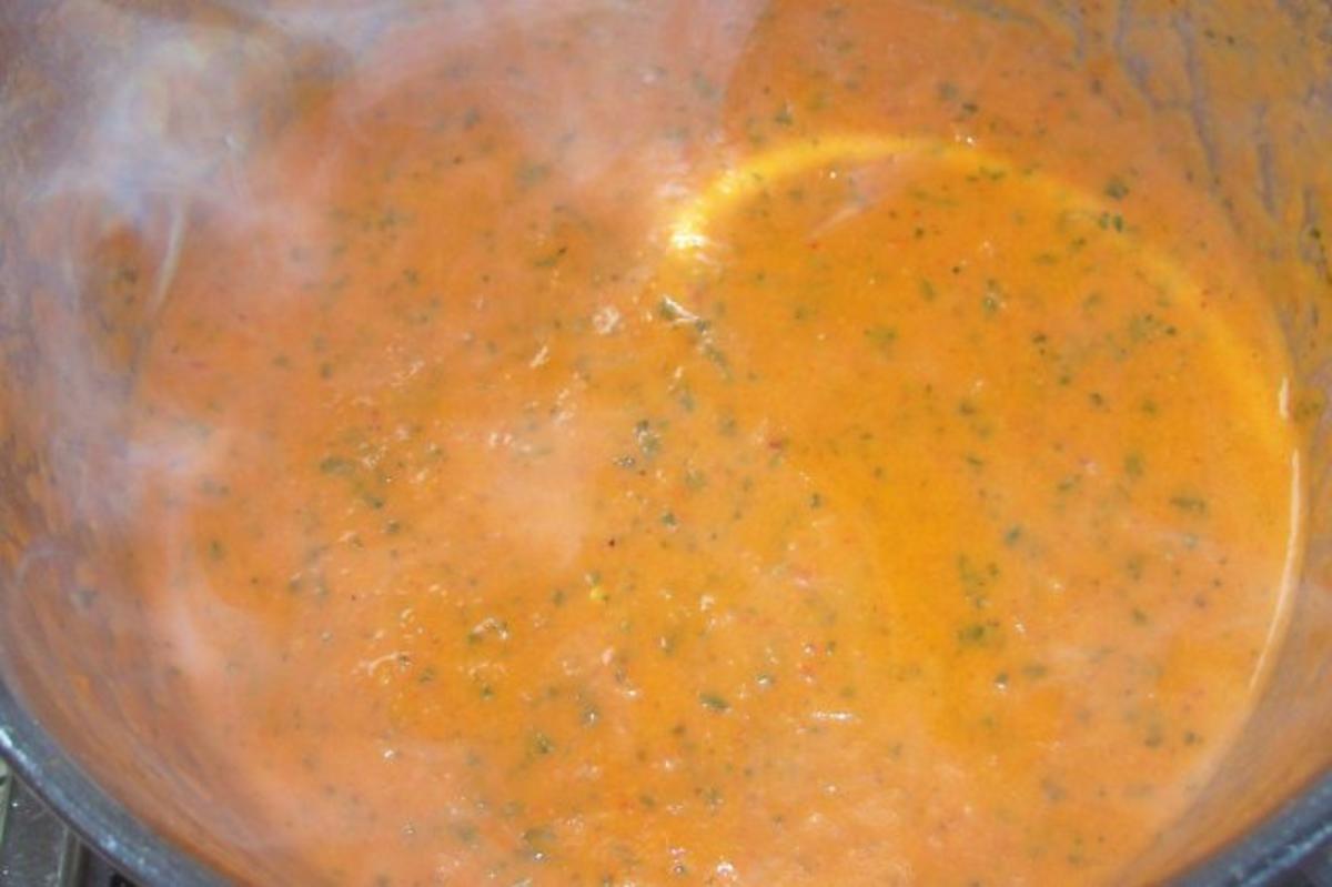Feurige gefüllte Minipaprika mit cremiger Tomatensoße - Rezept - Bild Nr. 4