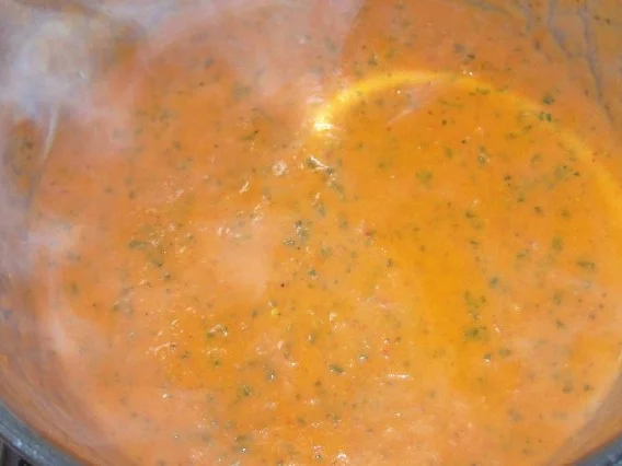 Feurige gefüllte Minipaprika mit cremiger Tomatensoße - Rezept - Bild Nr. 4