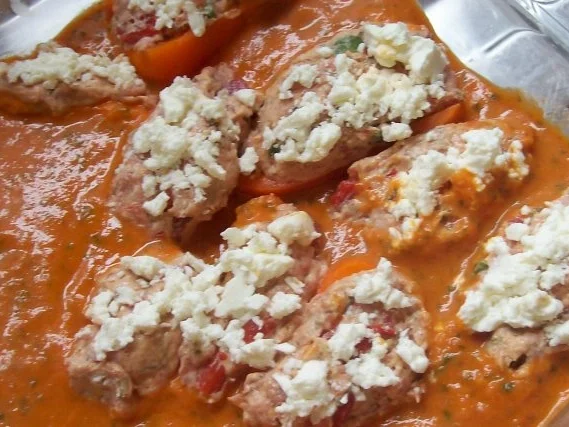 Feurige gefüllte Minipaprika mit cremiger Tomatensoße - Rezept - Bild Nr. 5