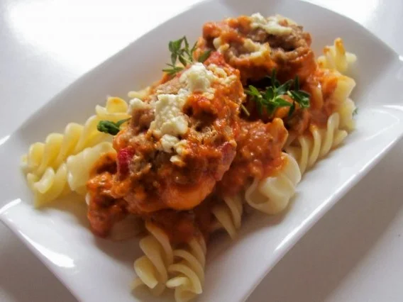 Feurige gefüllte Minipaprika mit cremiger Tomatensoße - Rezept - Bild Nr. 7