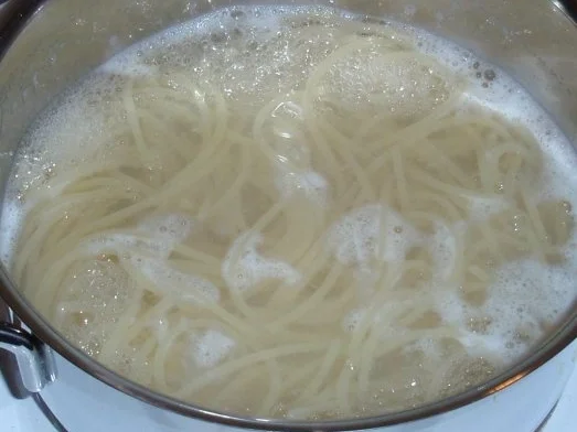 Rezept: Pasta mit Räucherlachssahnesoße Bild Nr. 3 Pasta mit Räucherlachssahnesoße - Rezept - Bild Nr. 3