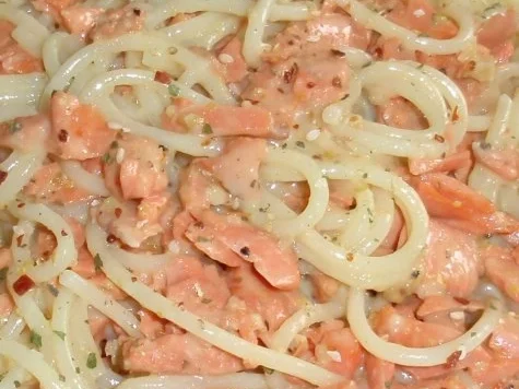 Rezept: Pasta mit Räucherlachssahnesoße Bild Nr. 8 Pasta mit Räucherlachssahnesoße - Rezept - Bild Nr. 8