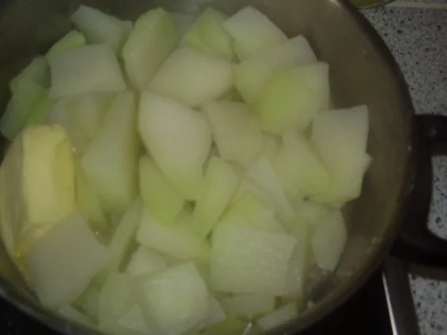 Rezept: Hähnchen in Frischkäsesoße mit Kohlrabi-Butter-Gemüse Bild Nr. 7 Hähnchen in Frischkäsesoße mit Kohlrabi-Butter-Gemüse - Rezept - Bild Nr. 7