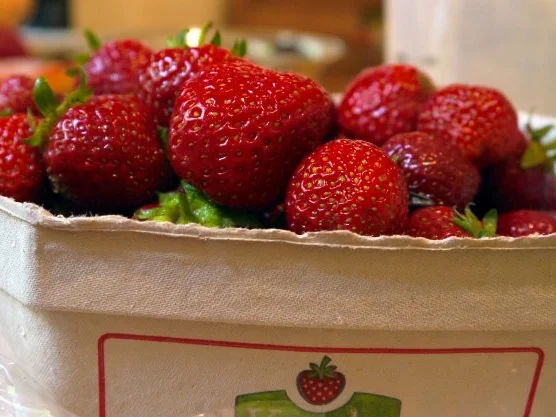 Rezept: Erdbeersamt mit Cointreau Bild Nr. 2 Erdbeersamt mit Cointreau - Rezept - Bild Nr. 2