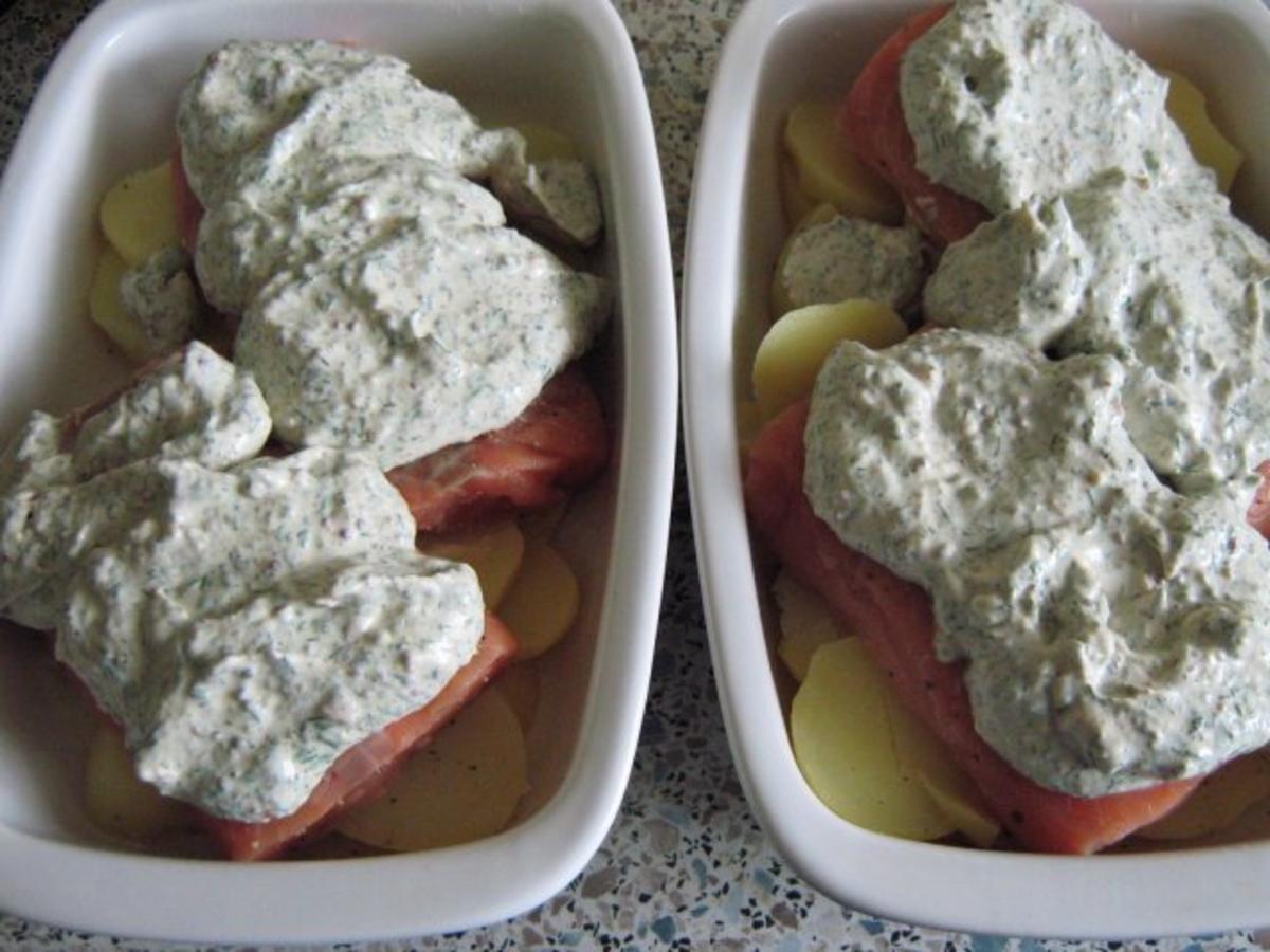 Wildlachsfilets mit Creme fraîche-Kräuter-Senf-Dill-Haube - Rezept - Bild Nr. 5