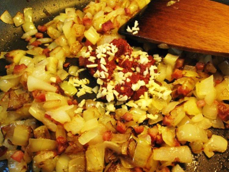 Lebergulasch mit Für die Leber: und Leber - Rezept mit Bild - kochbar.de