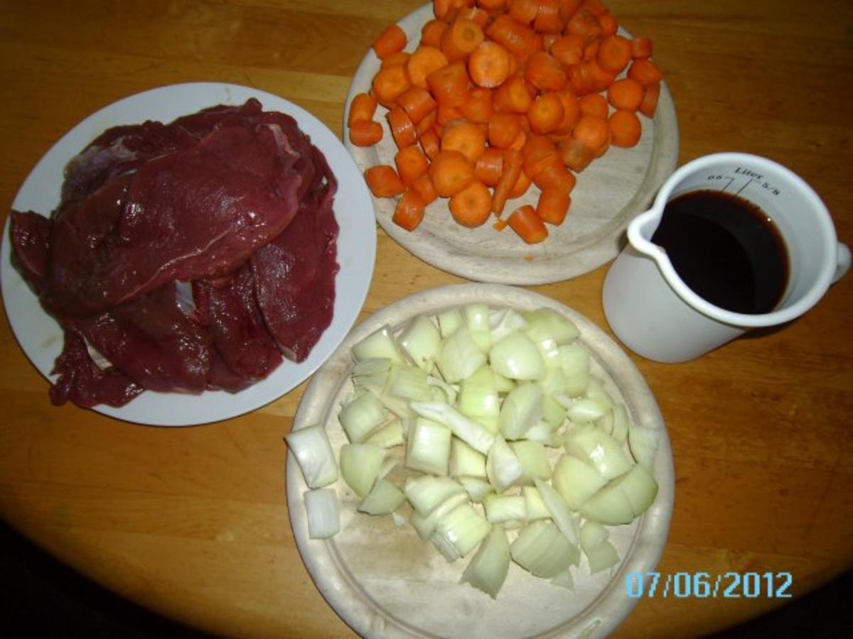 Rehschnitzel mit Rotweinsoße und (selbstgemachten) Kroketten - Rezept - Bild Nr. 2
