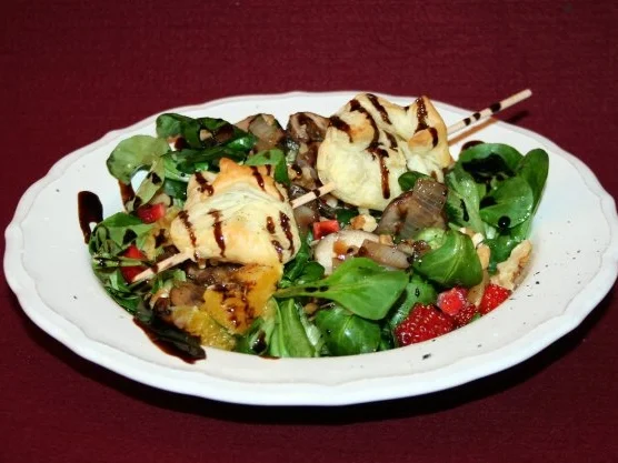 Rezept: Nussiger Feldsalat mit Orangenfilets und Granatapfelsplittern Nussiger Feldsalat mit Orangenfilets und Granatapfelsplittern - Rezept