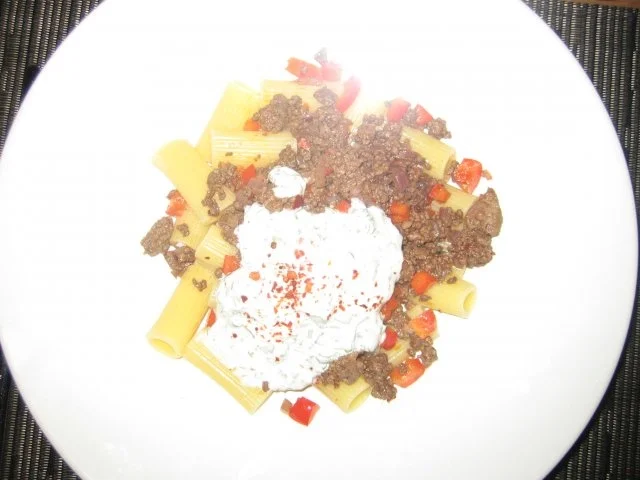 Rezept: Pasta mit Hackfleisch und türkischem Joghurt Pasta mit Hackfleisch und türkischem Joghurt - Rezept