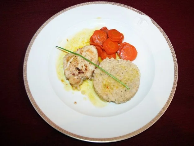 Rezept: Seeteufel-Medaillons mit Graupen-Risotto und Safranschaum Seeteufel-Medaillons mit Graupen-Risotto und Safranschaum - Rezept