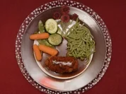 Putenröllchen mit Kräuterspätzle an Pflaumen-Rotwein-Sauce (Jessica Wahls) - Rezept