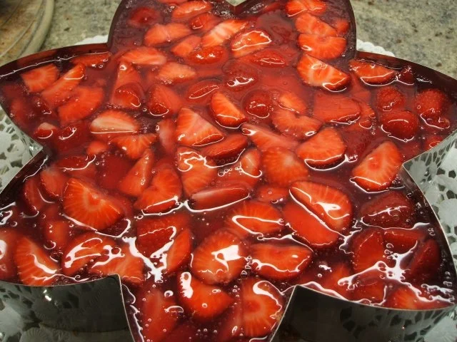 Rezept: Backen: Sommerliche Geburtstagstorte Bild Nr. 18 Backen: Sommerliche Geburtstagstorte - Rezept - Bild Nr. 18